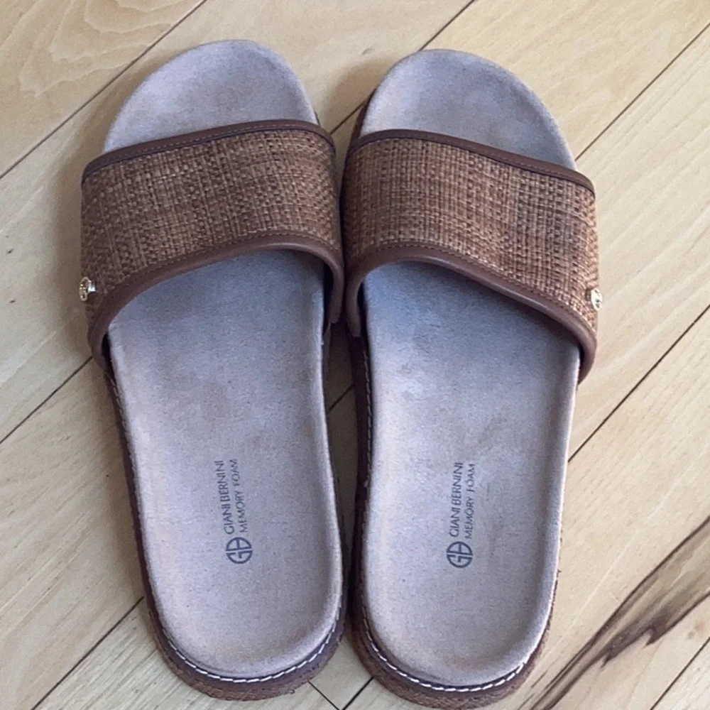 Giani Bernini Joanna, memory foam slide on sandals. Women’s size 7.5